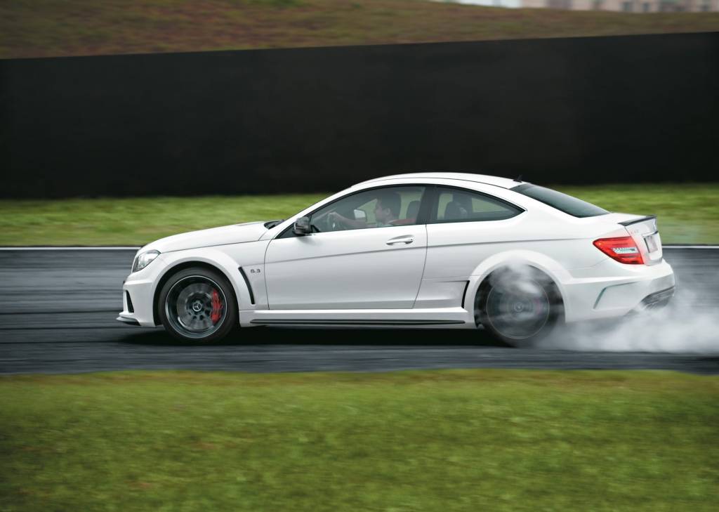 C 63 AMG Coupé Black Series modelo 2012 da Mercedes-Benz