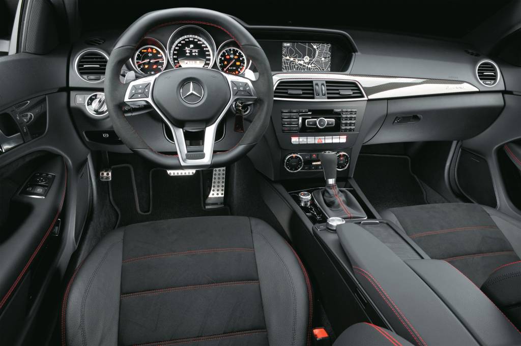 Interior do C 63 AMG Coupé Black Series modelo 2012 da Mercedes-Benz