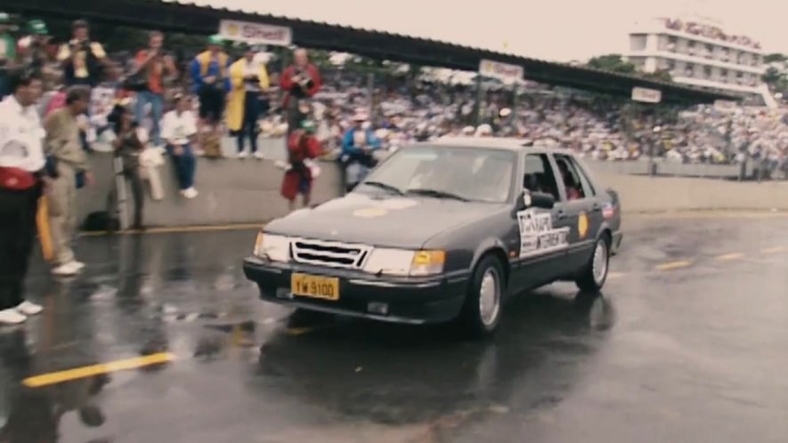 Saab 9000 e Chevrolet Ipanema em atendimento a Senna após a corrida