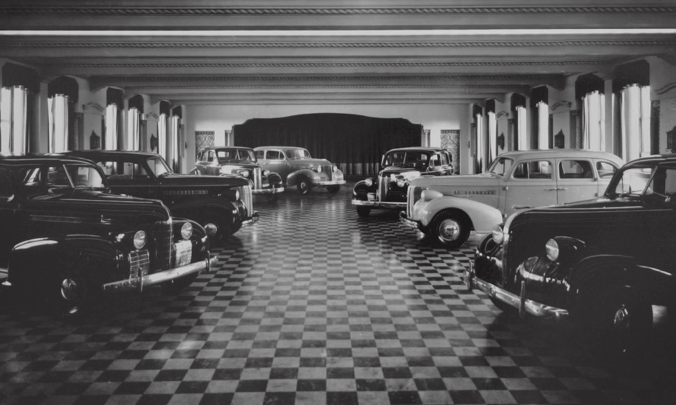 Concessionária General Motors, em São Paulo, na década de 30. apenas veículos importados