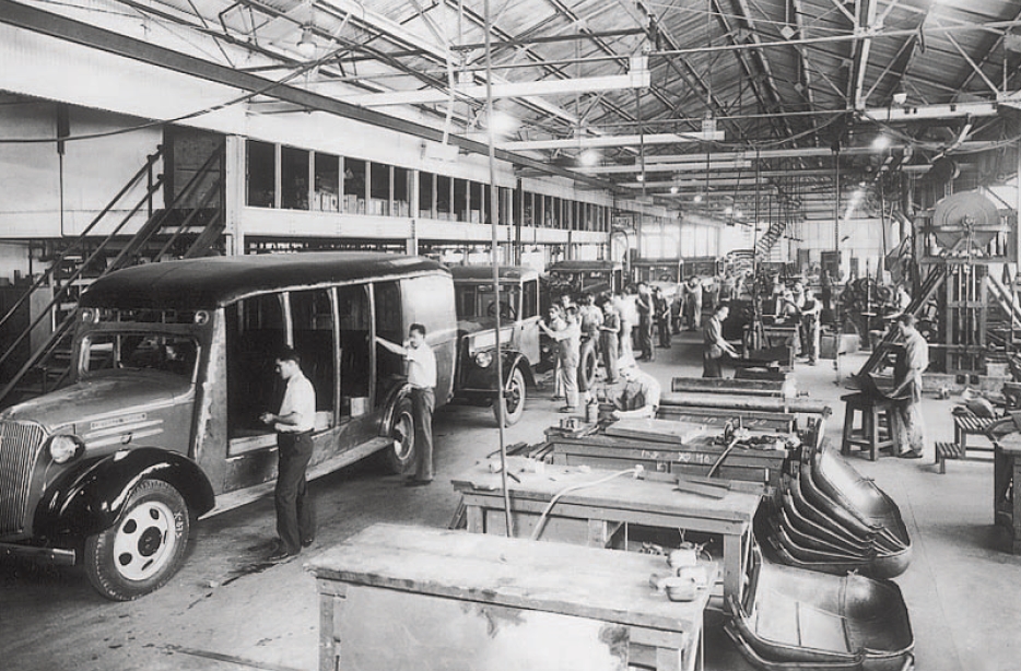 Linha de montagem dos caminhões GM, nos anos 30