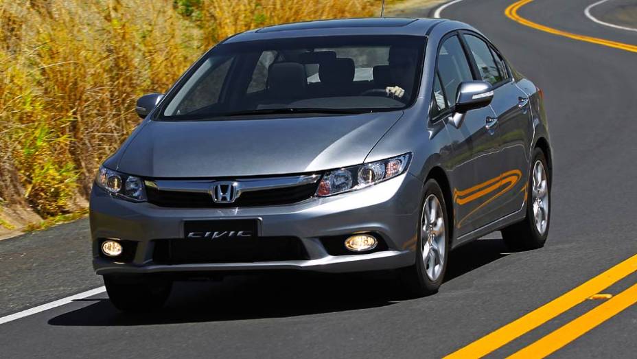 A principal novidade é a nova motorização 2.0 flex, que entrega até 155 dcv com etanol | <a href="https://quatrorodas.abril.com.br/noticias/fabricantes/honda-civic-2014-ganha-motor-2-0-730338.shtml" rel="migration">Leia mais</a>