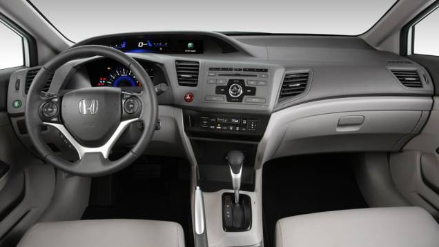 As borboletas para trocas sequenciais são oferecidas a partir da versão LXR | <a href="https://quatrorodas.abril.com.br/noticias/fabricantes/honda-civic-2014-ganha-motor-2-0-730338.shtml" rel="migration">Leia mais</a> As borboletas para trocas sequenciais são oferecidas a partir da versão LXR | <a href="https://quatrorodas.abril.com.br/noticias/fabricantes/honda-civic-2014-ganha-motor-2-0-730338.shtml" rel="migration">Leia mais</a>