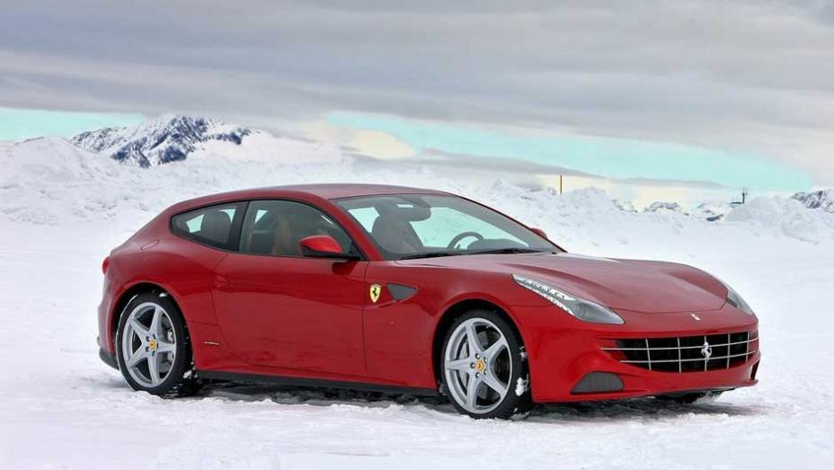 Ferrari FF: apresentada em 2011, a FF (de Ferrari Four) ainda divide opiniões pelo visual um pouco desengonçado; na Europa, é classificada como uma shooting brake, espécie de perua de três portas