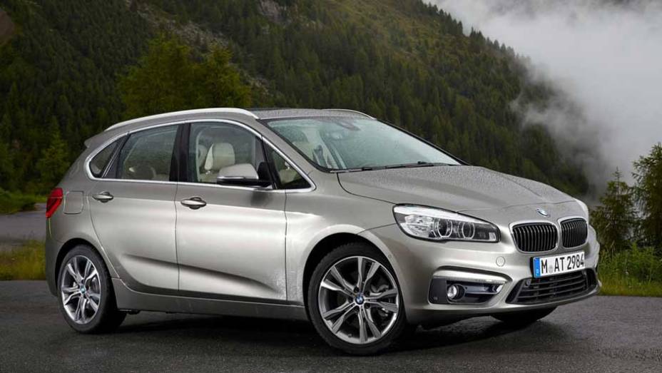 BMW Série 2 Active Tourer: a primeira minivan da história da marca alemã também foi o primeiro modelo com tração dianteira da empresa