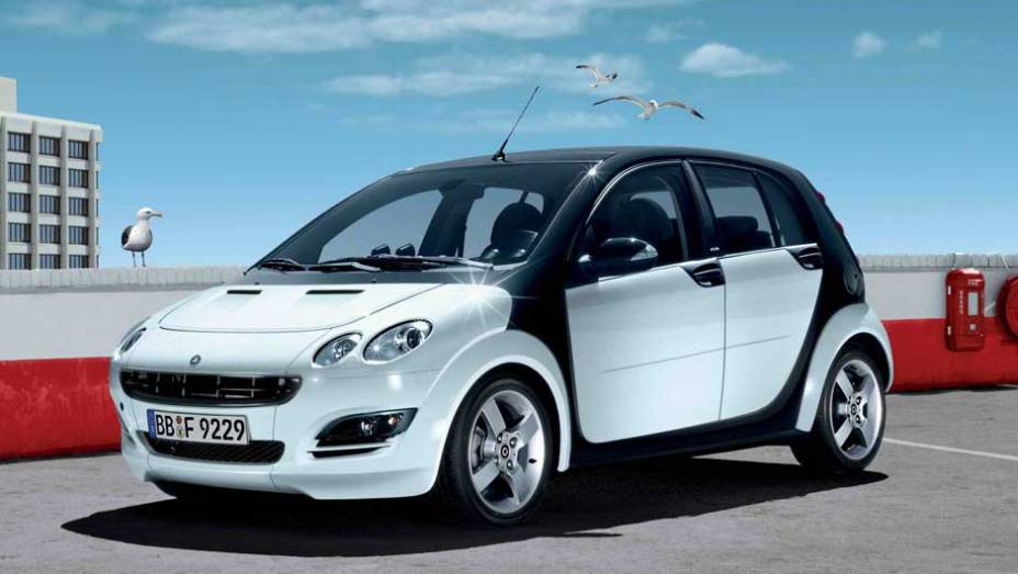 Smart ForFour: produzido de 2004 a 2006, este hatch compartilhava plataforma com o Mitsubishi Colt, mas nunca igualou o sucesso do ForTwo; sua segunda geração estreou em 2014