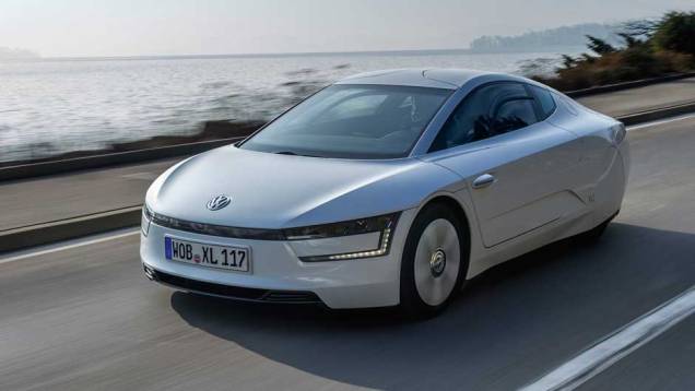 VW XL1: apesar de parecer um carro-conceito, o XL1 já está sendo produzido; sua premissa é de rodar até 100 quilômetros com apenas 1 litro de diesel