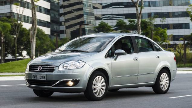 Com uma leve reestilização, o Linea 2015 chega às concessionárias Fiat | <a href="https://quatrorodas.abril.com.br/noticias/fabricantes/reestilizado-linea-chega-r-55-850-778473.shtml" rel="migration">Leia mais</a> | <a href="https://quatrorodas.abril.com.br/carros/impresso" rel="migration"></a>