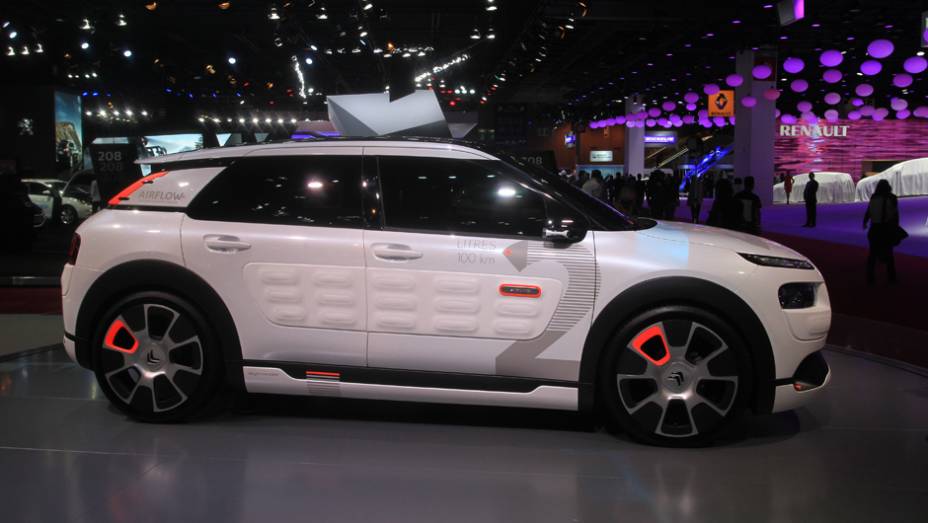 Citröen C4 Cactus Airflow 2l | <a href="https://quatrorodas.abril.com.br/noticias/saloes/paris-2014/citroen-exibe-c4-cactus-airflow-2l-concept-800368.shtml" rel="migration">Leia mais</a> | <a href="https://quatrorodas.abril.com.br/galerias/saloes/paris/2014/direto-salao-pa" rel="migration"></a>