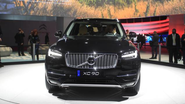 Volvo XC90 | <a href="https://quatrorodas.abril.com.br/galerias/saloes/paris/2014/direto-salao-paris-parte-2-803962.shtml" rel="migration">Veja mais: direto de Paris - Parte 2</a>