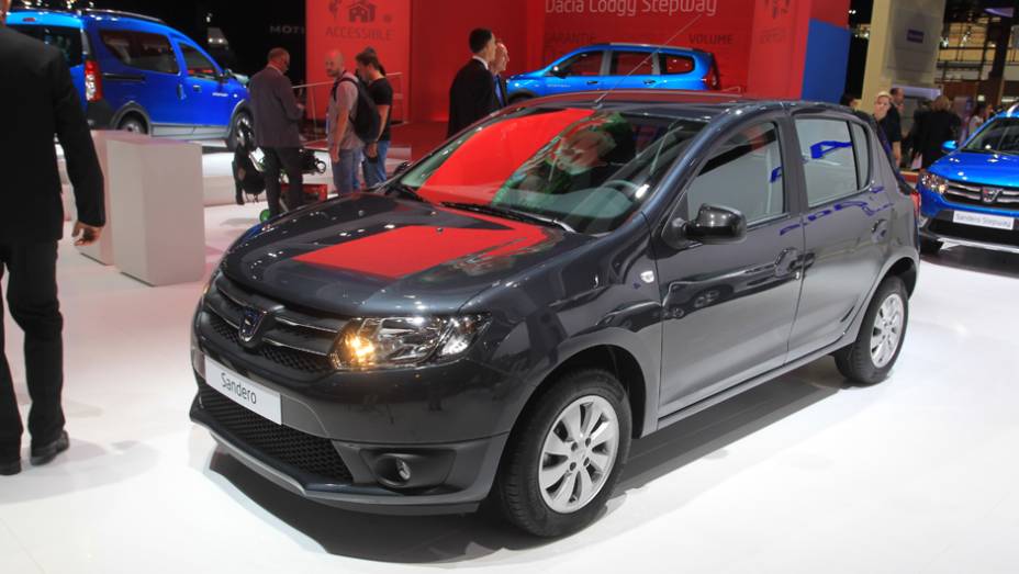 Dacia Sandero Blacktouch | <a href="https://quatrorodas.abril.com.br/noticias/saloes/paris-2014/dacia-revela-duster-air-sandero-black-touch-802298.shtml" rel="migration">Leia mais</a> | <a href="https://quatrorodas.abril.com.br/galerias/saloes/paris/2014/direto-salao-paris" rel="migration"></a>