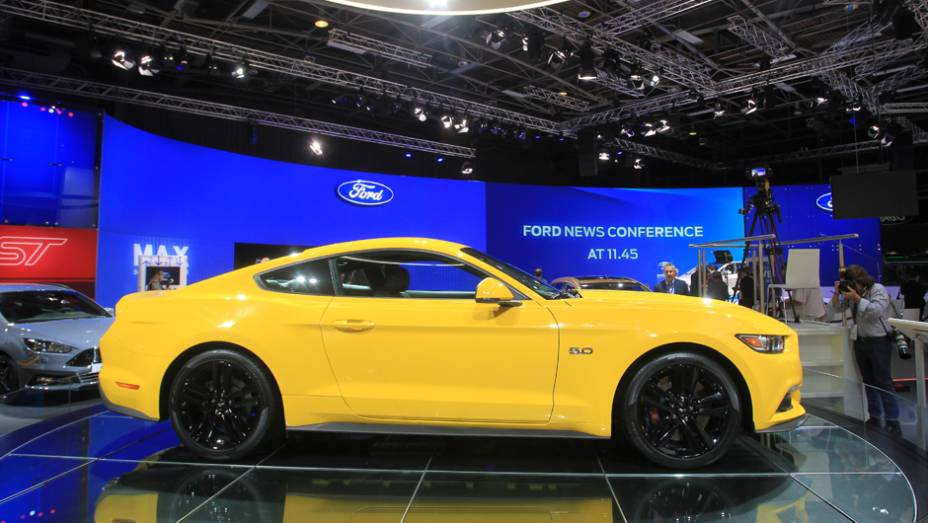 Ford Mustang | <a href="https://quatrorodas.abril.com.br/noticias/saloes/paris-2014/ford-lanca-mustang-europeu-803557.shtml" rel="migration">Leia mais</a> | <a href="https://quatrorodas.abril.com.br/galerias/saloes/paris/2014/direto-salao-paris-parte-2-803962.shtml" rel="migration">Veja m</a>