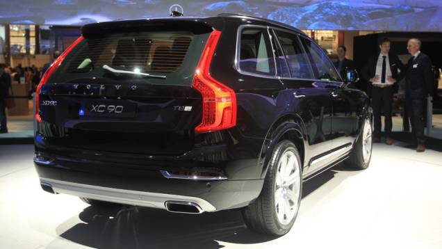 Volvo XC90 | <a href="https://quatrorodas.abril.com.br/galerias/saloes/paris/2014/direto-salao-paris-parte-2-803962.shtml" rel="migration">Veja mais: direto de Paris - Parte 2</a>