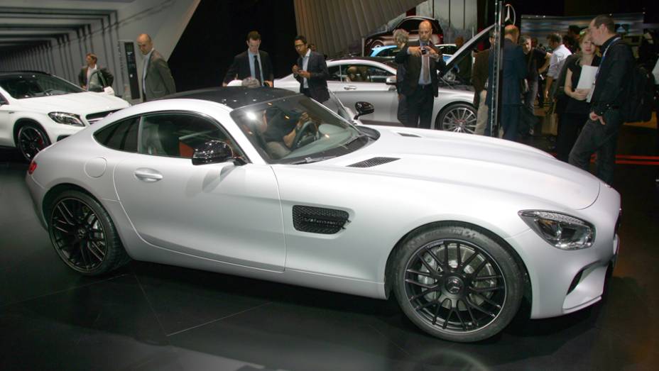 Mercedes AMG GT | <a href="https://quatrorodas.abril.com.br/noticias/saloes/paris-2014/mercedes-benz-revela-amg-gt-799359.shtml" rel="migration">Leia mais</a> | <a href="https://quatrorodas.abril.com.br/galerias/saloes/paris/2014/direto-salao-paris-parte-2-803962.shtml" rel="migration">Ve</a>