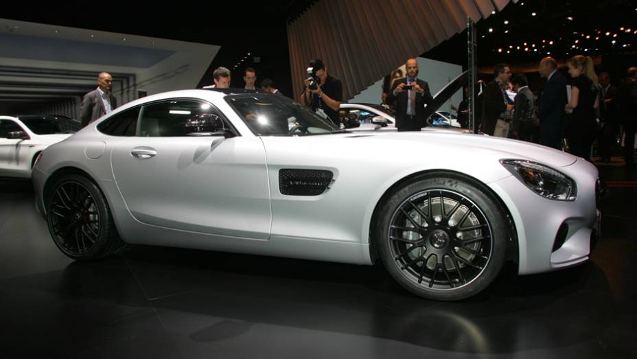 Mercedes AMG GT | <a href="https://quatrorodas.abril.com.br/noticias/saloes/paris-2014/mercedes-benz-revela-amg-gt-799359.shtml" rel="migration">Leia mais</a> | <a href="https://quatrorodas.abril.com.br/galerias/saloes/paris/2014/direto-salao-paris-parte-2-803962.shtml" rel="migration">Ve</a>