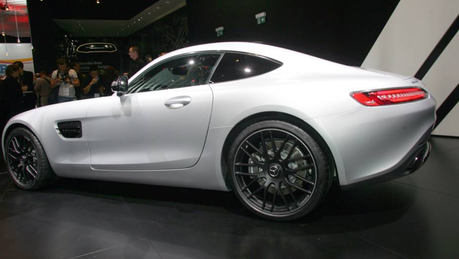 Mercedes AMG GT | <a href="https://quatrorodas.abril.com.br/noticias/saloes/paris-2014/mercedes-benz-revela-amg-gt-799359.shtml" rel="migration">Leia mais</a> | <a href="https://quatrorodas.abril.com.br/galerias/saloes/paris/2014/direto-salao-paris-parte-2-803962.shtml" rel="migration">Ve</a>