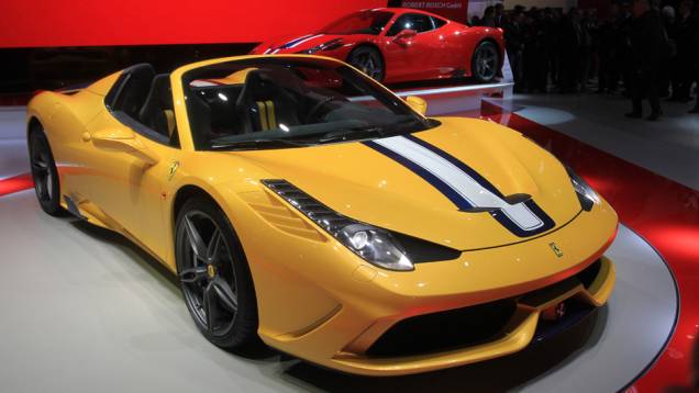 Ferrari 458 Speciale A | <a href="https://quatrorodas.abril.com.br/noticias/saloes/paris-2014/ferrari-divulga-imagens-458-speciale-aperta-802402.shtml" rel="migration">Leia mais</a> | <a href="https://quatrorodas.abril.com.br/galerias/saloes/paris/2014/direto-salao-paris-p" rel="migration"></a>