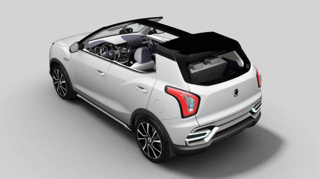 Interior tem estofamento em dois tons e o teto é recortado | <a href="https://quatrorodas.abril.com.br/noticias/saloes/paris-2014/ssangyong-lanca-suv-salao-paris-799528.shtml" rel="migration">Leia mais</a> Interior tem estofamento em dois tons e o teto é recortado | <a href="https://quatrorodas.abril.com.br/noticias/saloes/paris-2014/ssangyong-lanca-suv-salao-paris-799528.shtml" rel="migration">Leia mais</a>