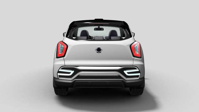 Para-choque traseiro tem desenho similar ao dianteiro | <a href="https://quatrorodas.abril.com.br/noticias/saloes/paris-2014/ssangyong-lanca-suv-salao-paris-799528.shtml" rel="migration">Leia mais</a> Para-choque traseiro tem desenho similar ao dianteiro | <a href="https://quatrorodas.abril.com.br/noticias/saloes/paris-2014/ssangyong-lanca-suv-salao-paris-799528.shtml" rel="migration">Leia mais</a>