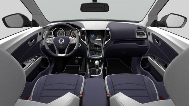 Tela central do sistema de entretenimento é o destaque do interior | <a href="https://quatrorodas.abril.com.br/noticias/saloes/paris-2014/ssangyong-lanca-suv-salao-paris-799528.shtml" rel="migration">Leia mais</a> Tela central do sistema de entretenimento é o destaque do interior | <a href="https://quatrorodas.abril.com.br/noticias/saloes/paris-2014/ssangyong-lanca-suv-salao-paris-799528.shtml" rel="migration">Leia mais</a>