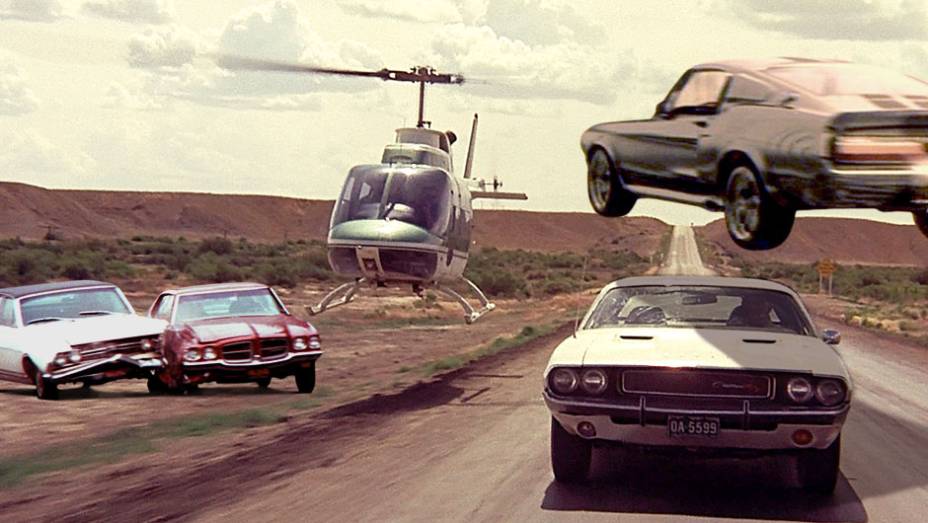 Perseguições automotivas em filmes de ação existem diversas. Mas algumas alcançam a proeza de se tornarem tão marcantes na história do cinema quanto os pneus dos carros em cena no asfalto das locações usadas.