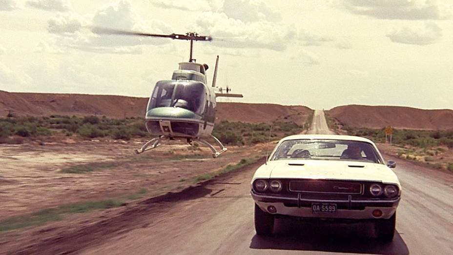 Corrida Contra o Destino (1971) - Pode o mito de um carro nascer no cinema? Sim, é o caso do Dodge Challenger, produzido só de 1970 a 1974, ocaso dos pony-cars, mas sempre lembrado pelo filme. <a href="%20https://quatrorodas.abril.com.br/blogs/planeta-carro/" rel="migration"></a>