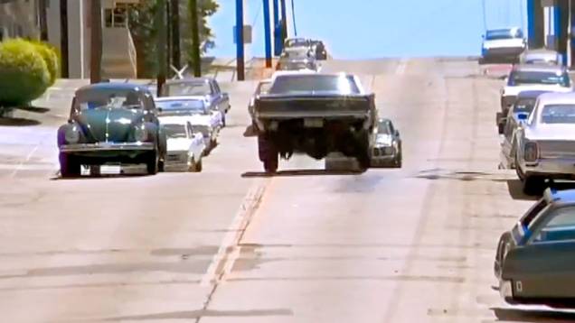 Bullitt (1968) - A mais clássica perseguição com carros do cinema leva 9:42 minutos e mostra Steve McQueen num Ford Mustang GT 1968, atrás de um Dodge Charger R/T do mesmo ano pelas ladeiras de São Francisco. <a href="%20https://quatrorodas.abril.com.br/blog" rel="migration"></a>