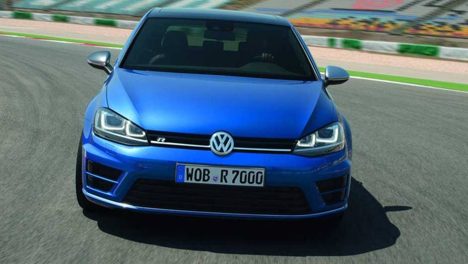 Na Alemanha, o novo Golf R custará a partir de 38.325 euros | <a href="https://quatrorodas.abril.com.br/saloes/frankfurt/2013/volkswagen-golf-r-752207.shtml" rel="migration">Leia mais</a>