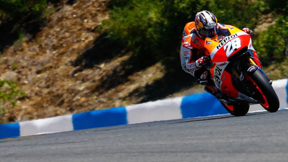 Pedrosa brigou muito com Jorge Lorenzo pelo terceiro posto. | <a href="https://quatrorodas.abril.com.br/moto/noticias/quatro-vezes-marquez-781513.shtml" rel="migration">Leia mais</a>