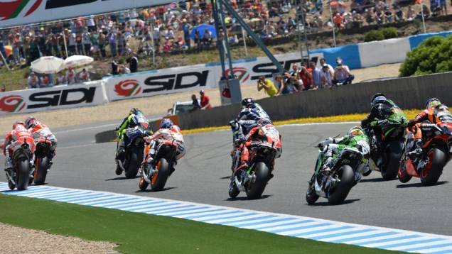 Motos rasgando a reta de Jerez. | <a href="https://quatrorodas.abril.com.br/moto/noticias/quatro-vezes-marquez-781513.shtml" rel="migration">Leia mais</a> Motos rasgando a reta de Jerez. | <a href="https://quatrorodas.abril.com.br/moto/noticias/quatro-vezes-marquez-781513.shtml" rel="migration">Leia mais</a>