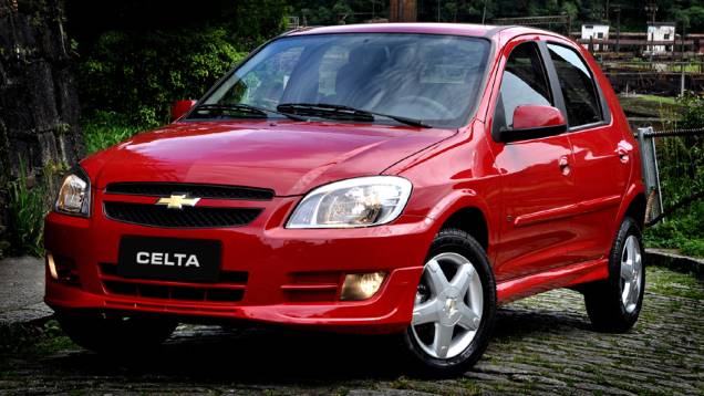 Chevrolet Celta: queda de 25,4% em um ano; fechou o 1º trimestre de 2013 com 21.299 unidades vendidas, contra 28.574 unidades em 2012