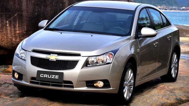 Chevrolet Cruze: embora ainda venda bem, teve queda de 42,8%; no 1º tri de 2013, vendeu 5;230 carros, frente aos 9.147 de 2012