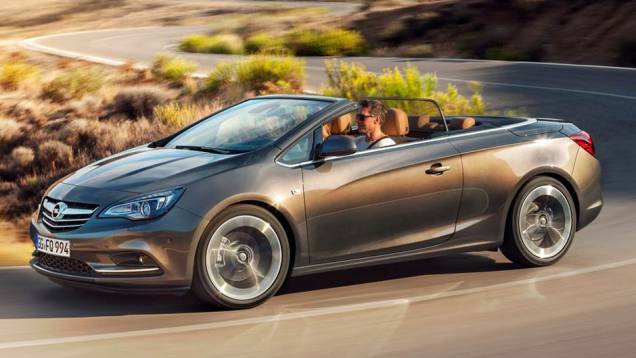 Famosa por modelos como o Astra Cabriolet, a Opel aposta no Cascada para tentar se reerguer | <a href="https://quatrorodas.abril.com.br/saloes/genebra/2013/opel-cascada-735367.shtml" rel="migration">Leia mais</a>