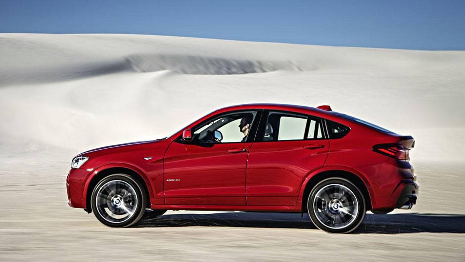 O desenho do teto, com uma forte queda em dire&ccedil;&atilde;o &agrave; traseira saliente, &eacute; a heran&ccedil;a mais forte do X6 no X4 | <a href="https://quatrorodas.abril.com.br/carros/lancamentos/bmw-x4-775640.shtml" rel="migration">Leia mais</a>