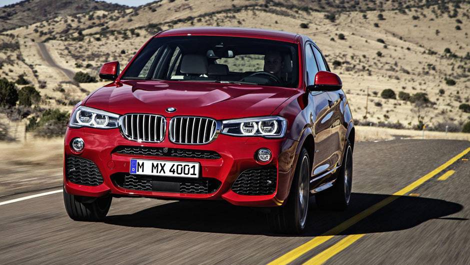 A grade dupla, marca registrada da BMW, est&aacute; mais larga e pronunciada | <a href="https://quatrorodas.abril.com.br/carros/lancamentos/bmw-x4-775640.shtml" rel="migration">Leia mais</a>
