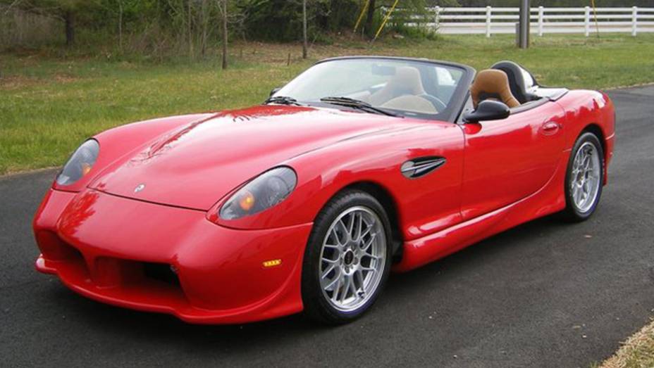 Panoz Esperante Spyder 2015 passa por atualizações estéticas e no motor | <a href="https://quatrorodas.abril.com.br/noticias/mercado/panoz-revela-esportivo-esperante-spyder-2015-810661.shtml" target="_blank" rel="migration">Leia mais</a>