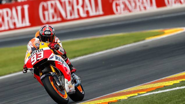 O bicampeão da categoria sofreu uma queda e larga apenas em quinto. | <a href="https://quatrorodas.abril.com.br/moto/noticias/motogp-rossi-pole-ultima-corrida-ano-810756.shtml" rel="migration">Leia mais</a>