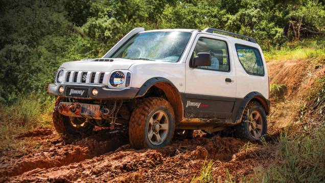 Suzuki Jimny: 208 unidades no mês | 2.144 veículos até novembro de 2014