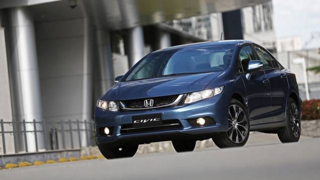 Por enquanto, apenas a versão LXR ganhou a nova grade frontal | <a href="https://quatrorodas.abril.com.br/noticias/fabricantes/honda-muda-visual-civic-lxr-785510.shtml" rel="migration">Leia mais</a>