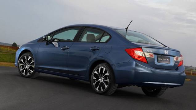 Nenhuma mudança foi feita na traseira | <a href="https://quatrorodas.abril.com.br/noticias/fabricantes/honda-muda-visual-civic-lxr-785510.shtml" rel="migration">Leia mais</a> Nenhuma mudança foi feita na traseira | <a href="https://quatrorodas.abril.com.br/noticias/fabricantes/honda-muda-visual-civic-lxr-785510.shtml" rel="migration">Leia mais</a>