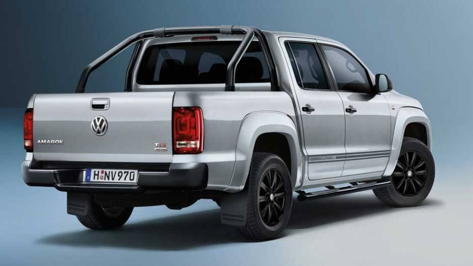 Baseada na versão Trendline, ela traz vários itens personalizados em preto | <a href="https://quatrorodas.abril.com.br/saloes/frankfurt/2013/vw-amarok-dark-label-753063.shtml" rel="migration">Leia mais</a>