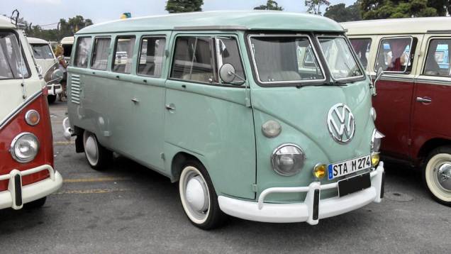 Cheia de acessórios de época, esta Kombi ganhou até uma placa alemã | <a href="https://quatrorodas.abril.com.br/noticias/classicos//vw-reune-fas-kombi-sao-bernardo-762640.shtml" rel="migration">Leia mais</a> Cheia de acessórios de época, esta Kombi ganhou até uma placa alemã | <a href="https://quatrorodas.abril.com.br/noticias/classicos//vw-reune-fas-kombi-sao-bernardo-762640.shtml" rel="migration">Leia mais</a>