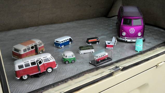 Miniaturas de todos os tipos, tamanhos e cores | <a href="https://quatrorodas.abril.com.br/noticias/classicos//vw-reune-fas-kombi-sao-bernardo-762640.shtml" rel="migration">Leia mais</a>