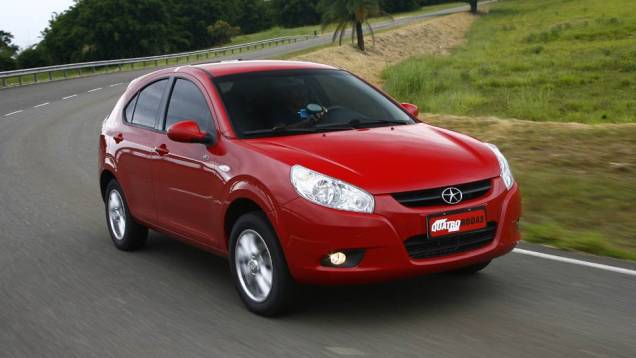 2º JAC J3: vendas em 2012: 8.123 | Vendas em dezembro: 403 | Total vendido pela JAC: 18.051 | Variação 2012 x 2011: - 23,9% | Participação de mercado: 13,97% 2º JAC J3: vendas em 2012: 8.123 | Vendas em dezembro: 403 | Total vendido pela JAC: 18.051 | Variação 2012 x 2011: - 23,9% | Participação de mercado: 13,97%