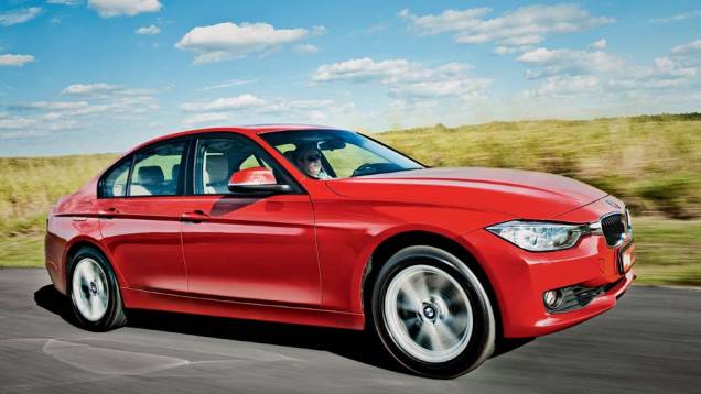 11º BMW Série 3: vendas em 2012: 3.150 | Vendas em dezembro: 558 | Total vendido pela Land Rover: 8.717 | Variação 2012 x 2011: - 26,9% | Participação de mercado: 6,75%