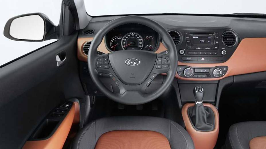 Acabamento em dois tons tem boa qualidade | <a href="https://quatrorodas.abril.com.br/saloes/frankfurt/2013/hyundai-i10-753181.shtml" rel="migration">Leia mais</a>