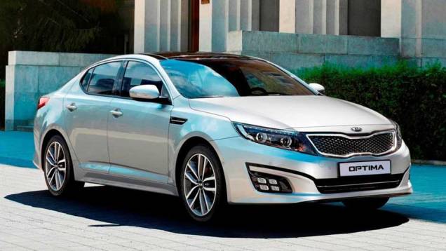 Reestilizado, o Optima ganhou novos faróis e luzes auxiliares com LED | <a href="https://quatrorodas.abril.com.br/saloes/frankfurt/2013/kia-optima-europeu-753577.shtml" rel="migration">Leia mais</a> Reestilizado, o Optima ganhou novos faróis e luzes auxiliares com LED | <a href="https://quatrorodas.abril.com.br/saloes/frankfurt/2013/kia-optima-europeu-753577.shtml" rel="migration">Leia mais</a>
