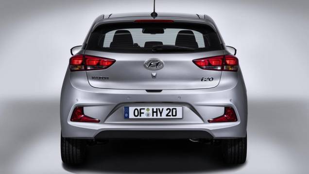 As lanternas também são inéditas, deixando o modelo com uma cara de Volkswagen As lanternas também são inéditas, deixando o modelo com uma cara de Volkswagen