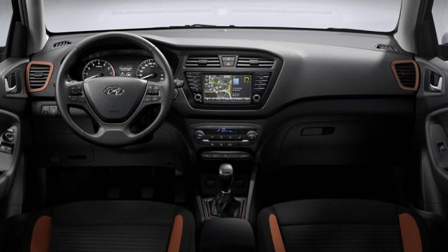 O interior pode ser encomendado com detalhes em laranja; o i20 Coupé chega às ruas entre março e abril O interior pode ser encomendado com detalhes em laranja; o i20 Coupé chega às ruas entre março e abril