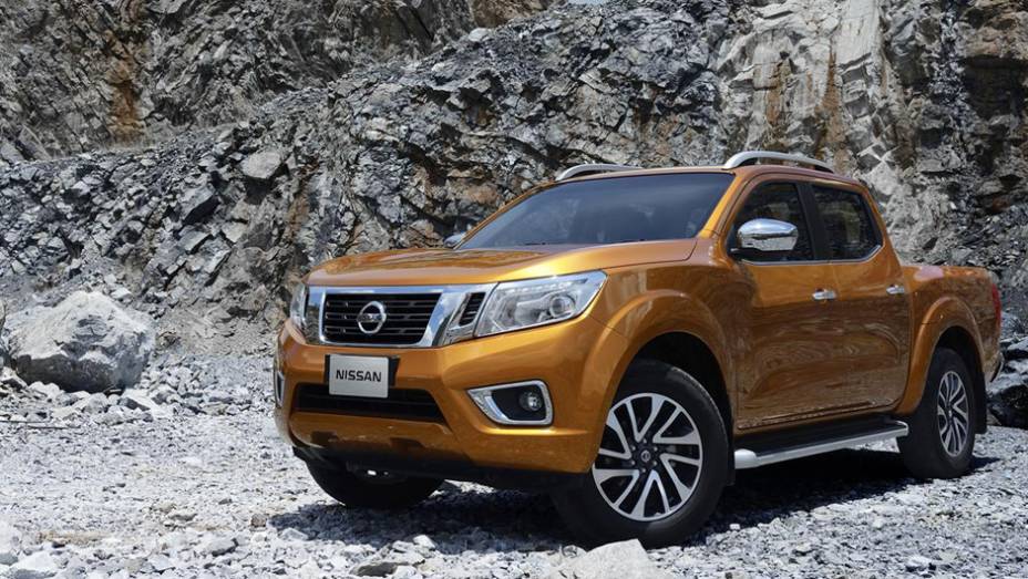 Chamada de Navara em alguns mercados, ela deixou de lado o visual abrutalhado | <a href="https://quatrorodas.abril.com.br/noticias/fabricantes/nissan-revela-nova-frontier-785788.shtml" rel="migration">Leia mais</a>